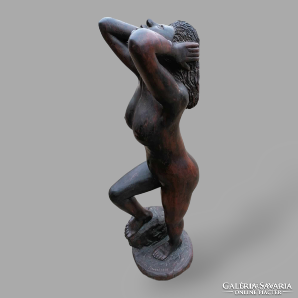 Szignózott ,fából készült női akt szobor
