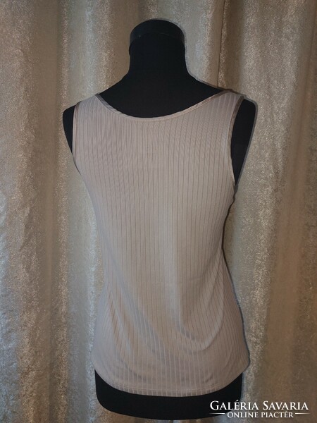 Primark xs top, but I recommend a larger size s. Chest: 44-60cm, length: 58cm.