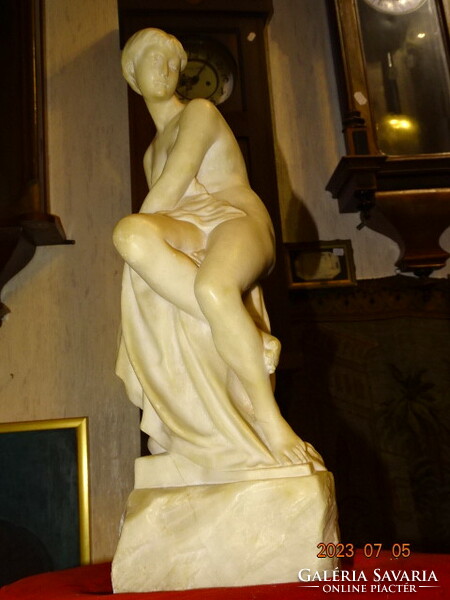 Antique female nude statue (after bathing) + pedestal total: 147 cm!!!