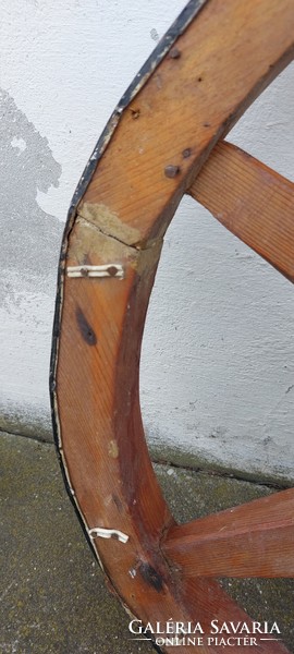 Falusi dekoráció ,fali dísz ! Régi, antik lovas szekér fém abroncsos fa kerék,átmérő.54 cm