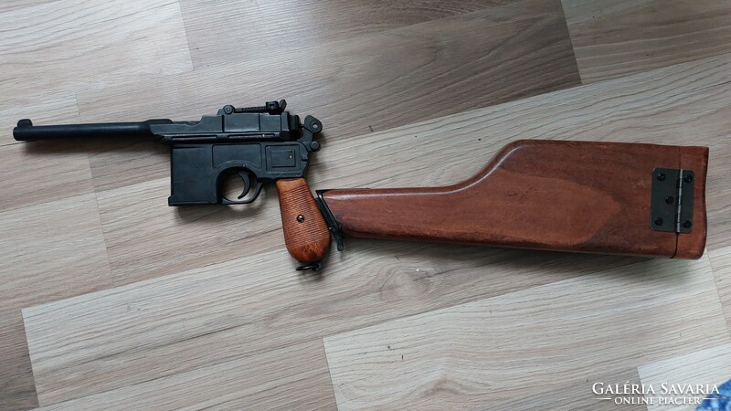 Mauser C96 tussal és tokkal