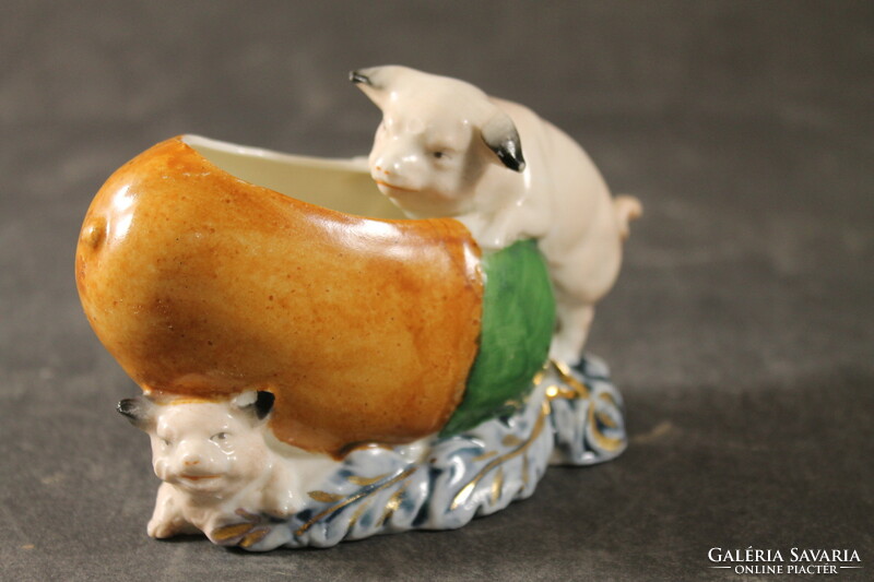 Porcelain piggy bank 718