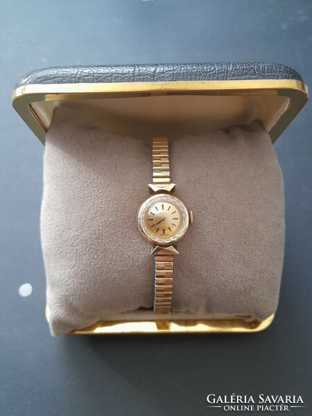 Doxa women's vintage mechanical watch.