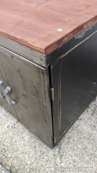 Lemezszekrény, bárszekrény