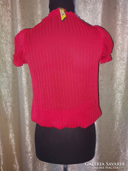 E-vie collection lenge ruffled red blouse. Novel. S. Chest: 48-55cm.