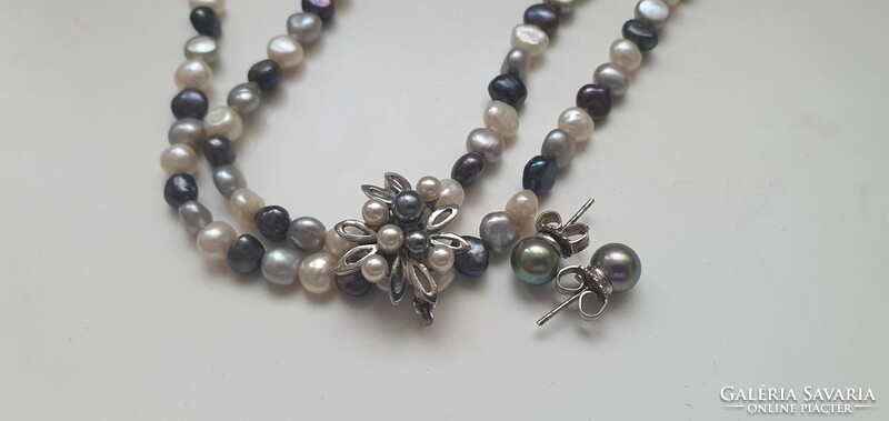 Cultured pearl necklace with silver pendant