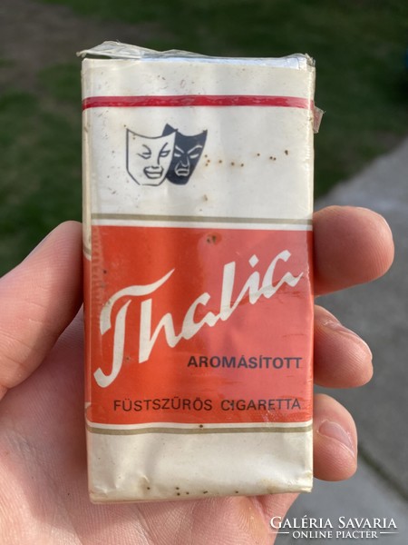 Thalia Thália cigaretta bontatlan retro szocialista antik