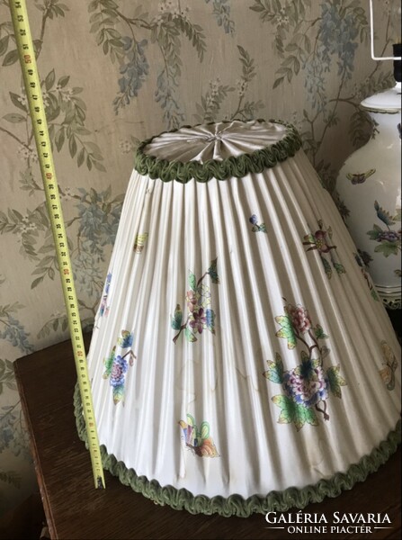 Herendi nagyméretű porcelán Viktória mintás lámpa, 72cm magas ernyővel együtt