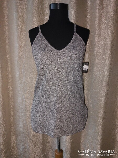 Atmosphere thin-knit top with longer straps at the back. Labeled. S