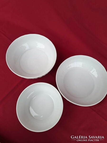 Gyönyörű Zsolnay Fehér porcelán  pogácsás tál tálak pörköltes levesestál nosztalgia darab