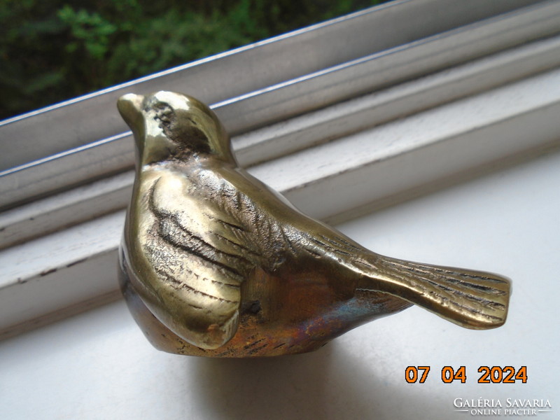 Dán jelzett bronz madárka szobor