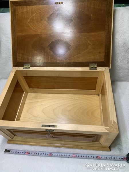 Flawless marquetry chest