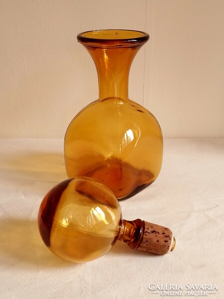 Old Amber Yellow Colored Square Molded Glass Bottle Spout Decanter Glass Ball With Stopper 28cm