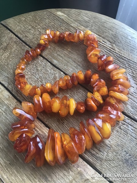 Old large amber necklace 156.6 grams