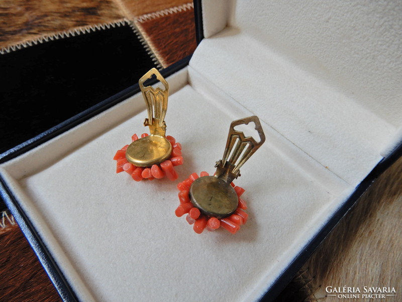 Antique noble coral jewelry set with gold-plated fittings