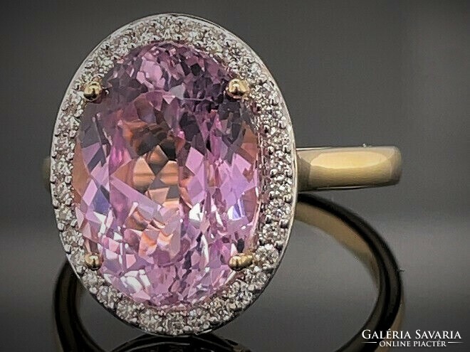 Gold ring with 7.00 Ct kunzite and 0.60 Ct brills. New. With certificate.