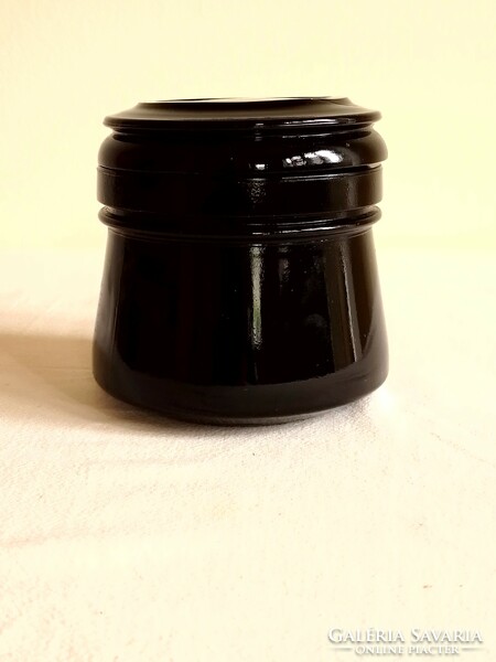 Régi sötétbarna fekete vastagfalú öntött üveg tároló tégely fedővel kozmetika patika gyógyszertár