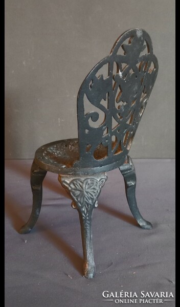 Cast iron small chair flower holder negotiable unique design!