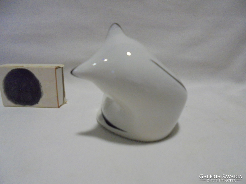 Ravenclaw porcelain cat figure, nipp