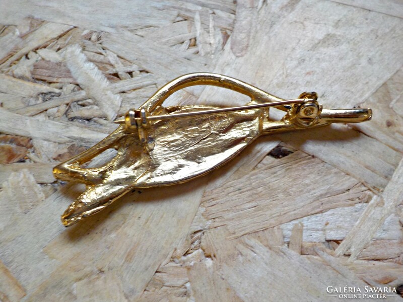 Retro gilded brooch