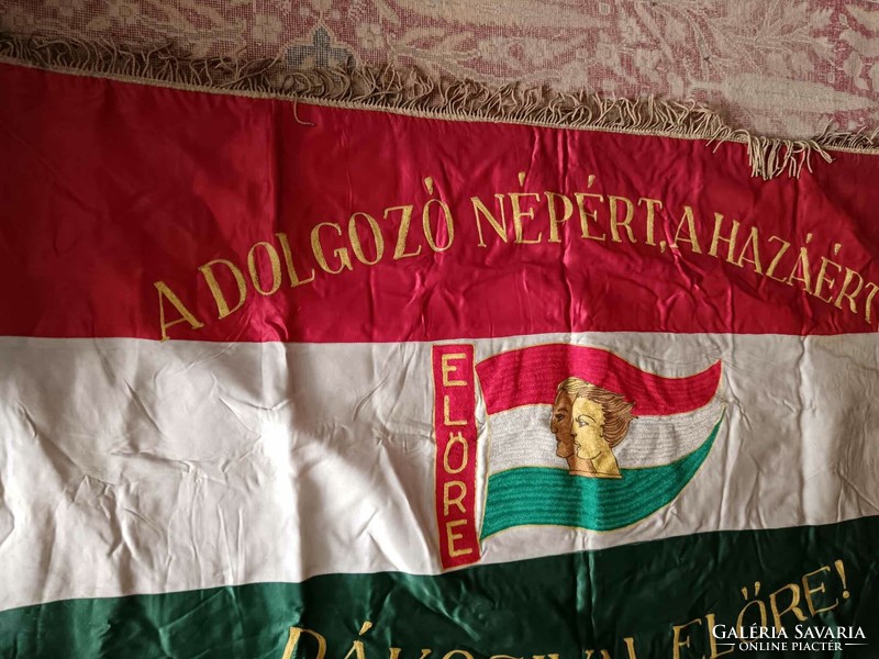 A pioneering flag from the Rákosi era, 