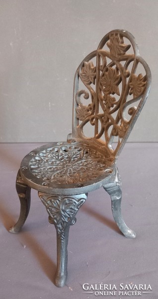 Cast iron small chair flower holder negotiable unique design!