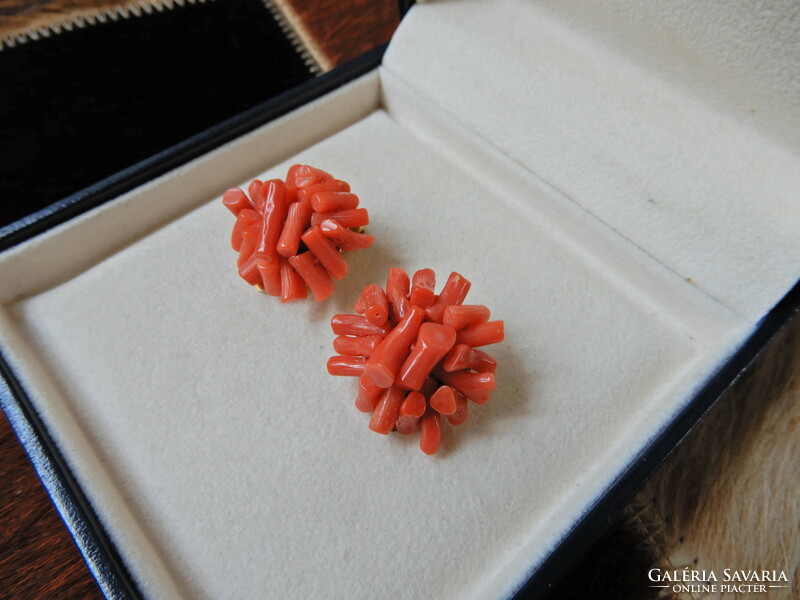 Antique noble coral jewelry set with gold-plated fittings