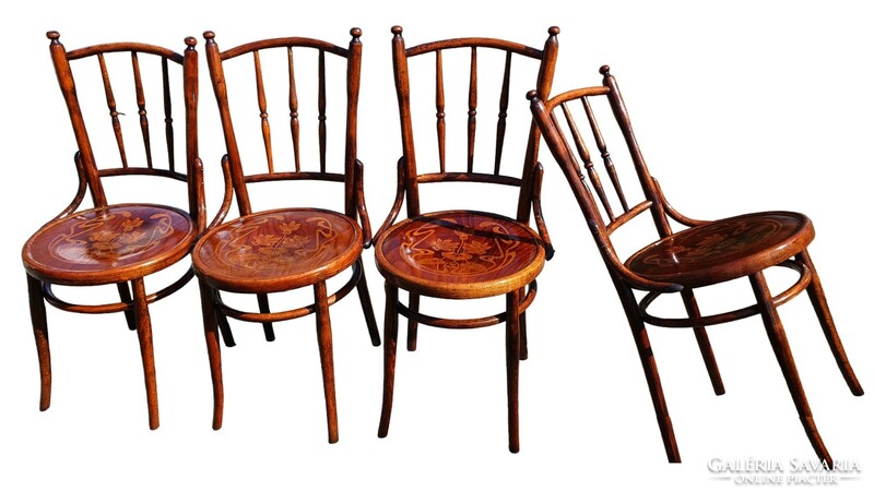 4 db. gyönyörű Thonet szék, a múlt század elejéről.  A 4 db. csak  együtt eladó.
