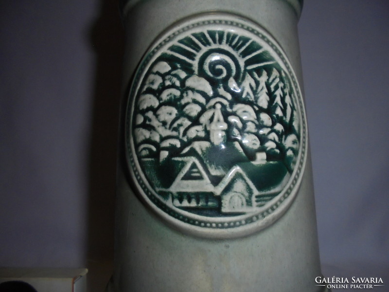 Kerámia söröskorsó domború tájkép dekorral - sorszámozott