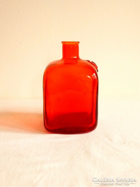 Régi narancs piros színes szögletes öntött üveg italos palack olasz Ditta Fratelli Toro likőr 15 cm