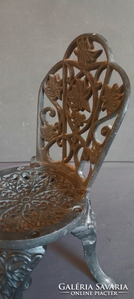 Cast iron small chair flower holder negotiable unique design!