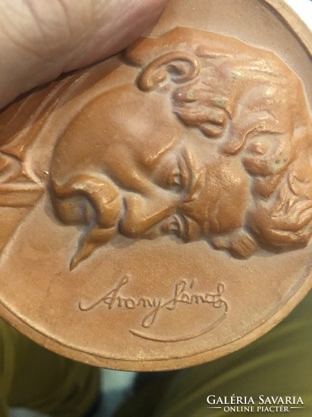 János Arany's ceramic commemorative plaque, 7 cm in size.
