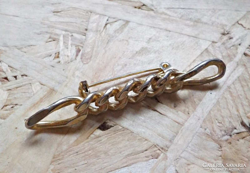 Retro gold-plated braided pattern brooch