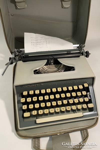 Remington travel writer deluxe 70s typewriter