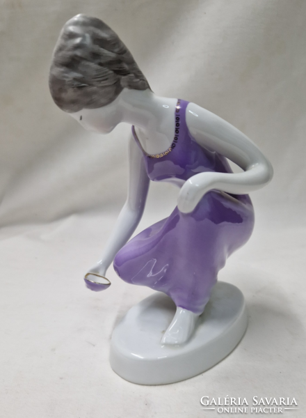 Hollóházi Vízmerítő lány porcelán figura hibátlan állapotban 17 cm