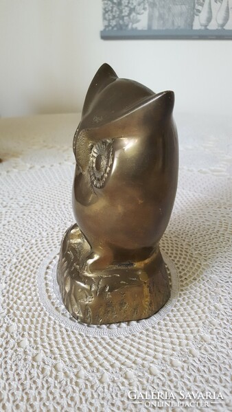 Heavy brass owl figure, paperweight, shelf decoration