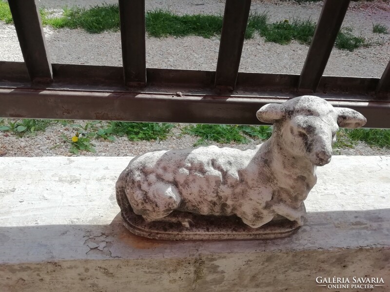 Lamb artificial stone very heavy 26 cm x 20 cm