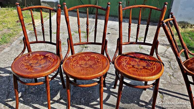 4 Pcs. Beautiful Thonet chair from the beginning of the last century. The 4 pcs. Sold together only.