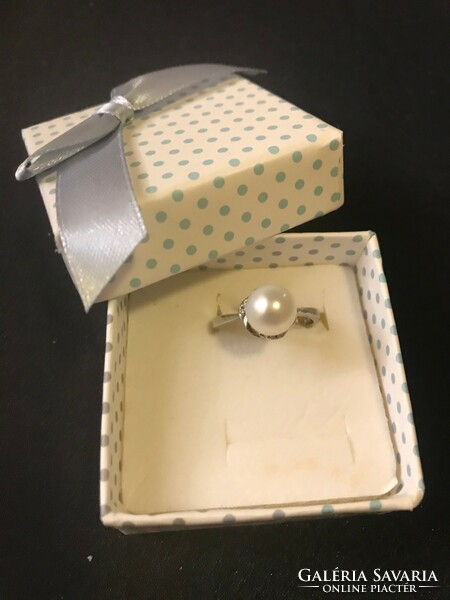 New! Uniquely made, marked 925 silver ring decorated with very beautiful cultured pearls. 55