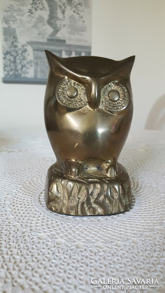 Heavy brass owl figure, paperweight, shelf decoration