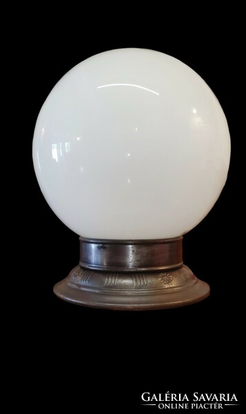 Régi, hatalmas méretű, art deco opalin üveggömb búrás mennyezeti, plafon lámpa.