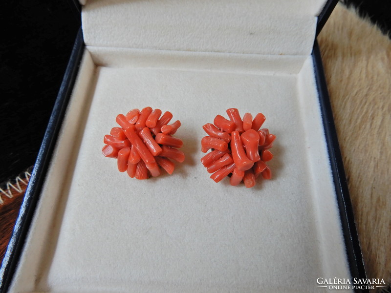 Antique noble coral jewelry set with gold-plated fittings