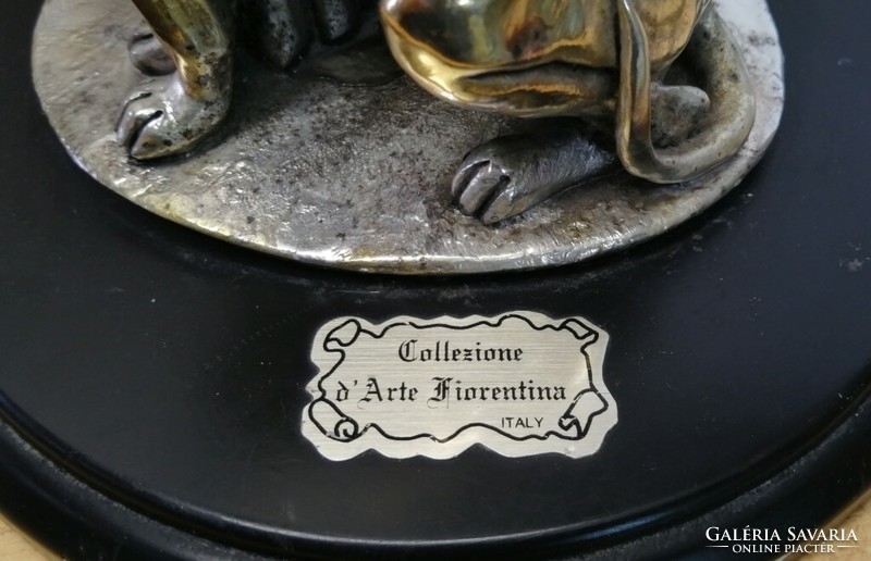 Hölgy kutyával, szecessziós stílusú ezüsttel bevont szobor Auro Belcari Olasz szobrász alkotása