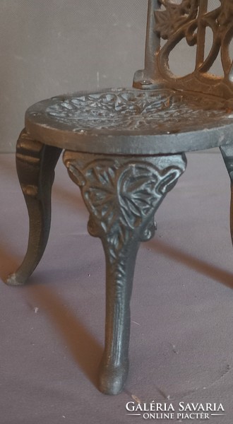 Cast iron small chair flower holder negotiable unique design!