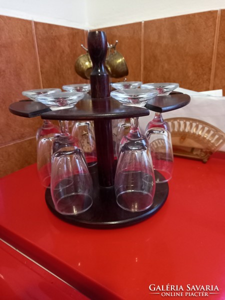 Set of 6 wine glasses on a wooden base