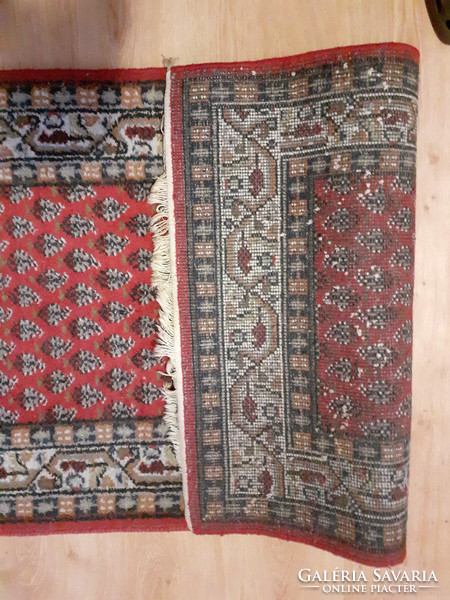 Hand-knotted Indian wool rug. 280X72 cm.