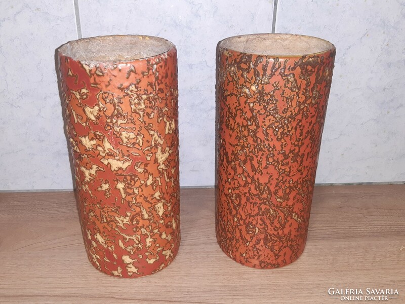 2 ceramic vases, lake head