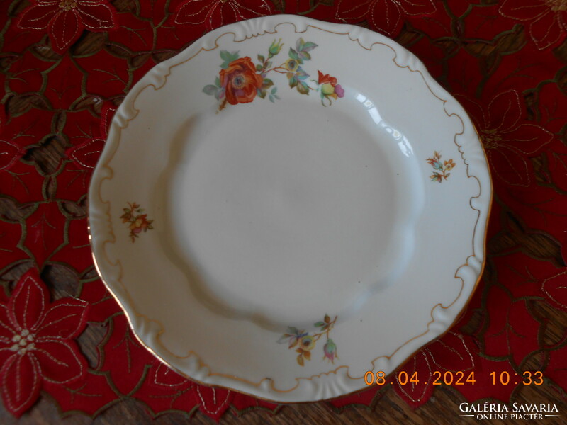 Zsolnay vadrózsa mintás lapos tányér