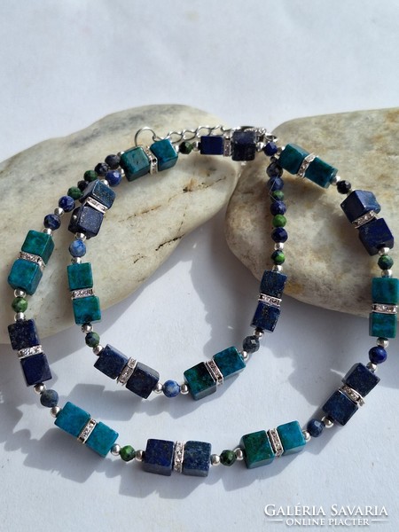 Necklace with lapis lazuli and chrysocolla stones