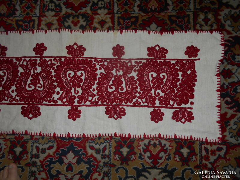 Tablecloth with written embroidery on a linen-woven base, runner 108 cm x 57 cm